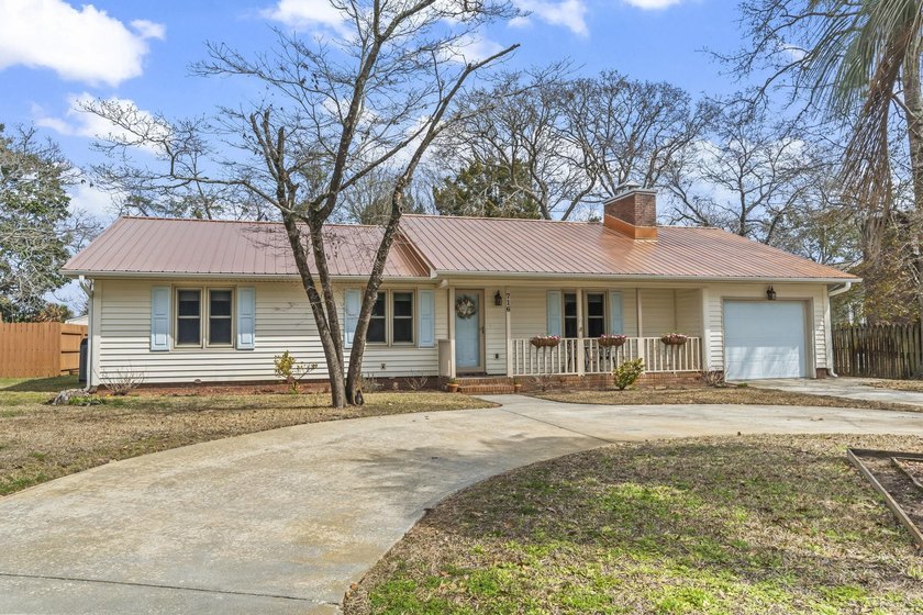 Welcome to 716 5th Ave N in the heart of Surfside Beach, where - Beach Home for sale in Surfside Beach, South Carolina on Beachhouse.com