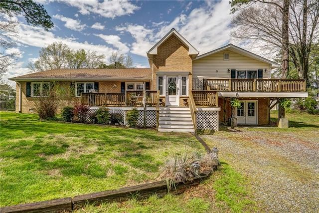 WATERVIEW in Rappahannock Shores! This spacious home is a few - Beach Home for sale in Dunnsville, Virginia on Beachhouse.com