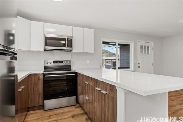 Beautifully renovated detached single-family home on a spacious - Beach Home for sale in Waianae, Hawaii on Beachhouse.com