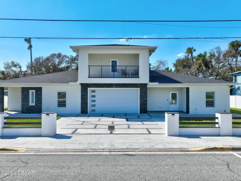 Discover your perfect income-generating opportunity in this - Beach Townhome/Townhouse for sale in Daytona Beach, Florida on Beachhouse.com