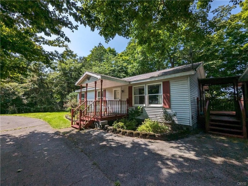 Come check out this Great Chaumont River find! Easy to maintain - Beach Home for sale in Chaumont, New York on Beachhouse.com