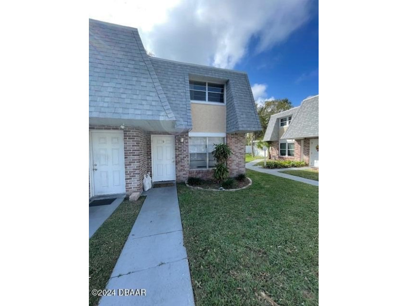 Charming 2 Bedroom End Unit Townhome Located Near the Halifax - Beach Townhome/Townhouse for sale in South Daytona, Florida on Beachhouse.com