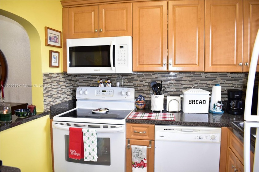 This is a very well maintained condo!  It features include a - Beach Condo for sale in Sunrise, Florida on Beachhouse.com