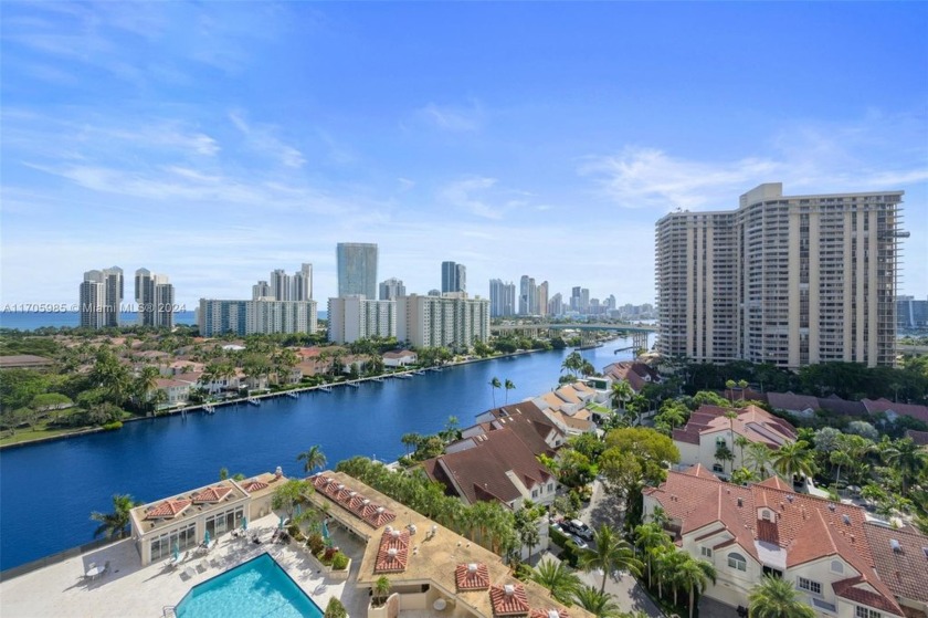 1-bedroom (plus den) condo in Turnberry Isle South has a - Beach Condo for sale in Aventura, Florida on Beachhouse.com