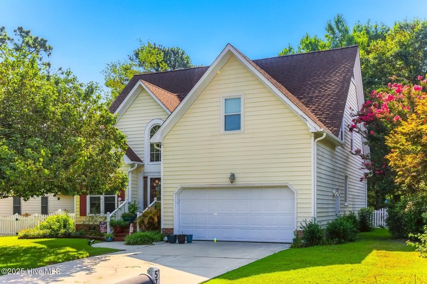 PRICE IMPROVEMENT - This beautifully maintained 4-bedroom home - Beach Home for sale in Wilmington, North Carolina on Beachhouse.com