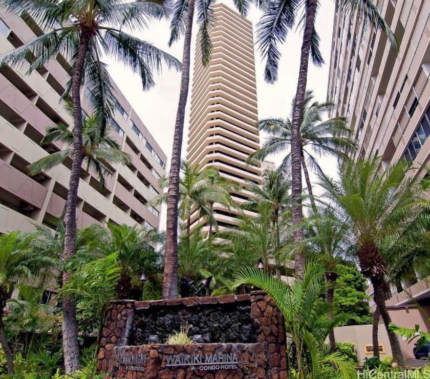 High floor with a panoramic ocean view. One of the few legal - Beach Condo for sale in Honolulu, Hawaii on Beachhouse.com