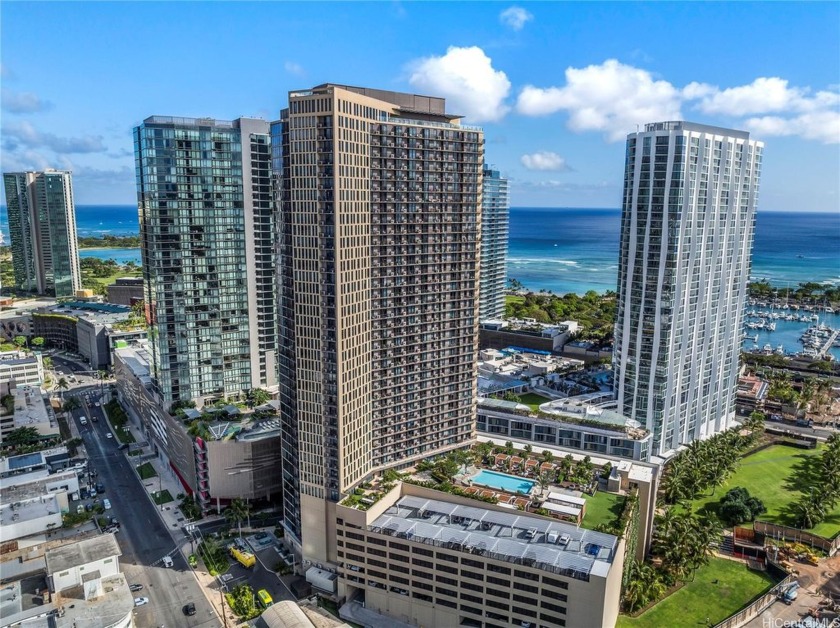 Fully Furnished, higher floor studio with mesmerizing view of - Beach Condo for sale in Honolulu, Hawaii on Beachhouse.com