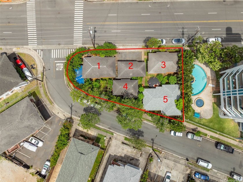 NEW LISTING! RARE OFFERING AND OPPORTUNITY to rehab, restore or - Beach Home for sale in Honolulu, Hawaii on Beachhouse.com