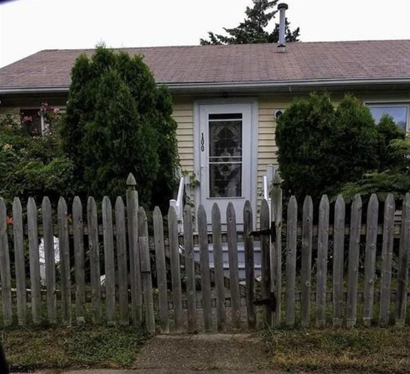 Perfect Starter Home! Welcome to 100 Tremont Ave in - Beach Home for sale in Pleasantville, New Jersey on Beachhouse.com