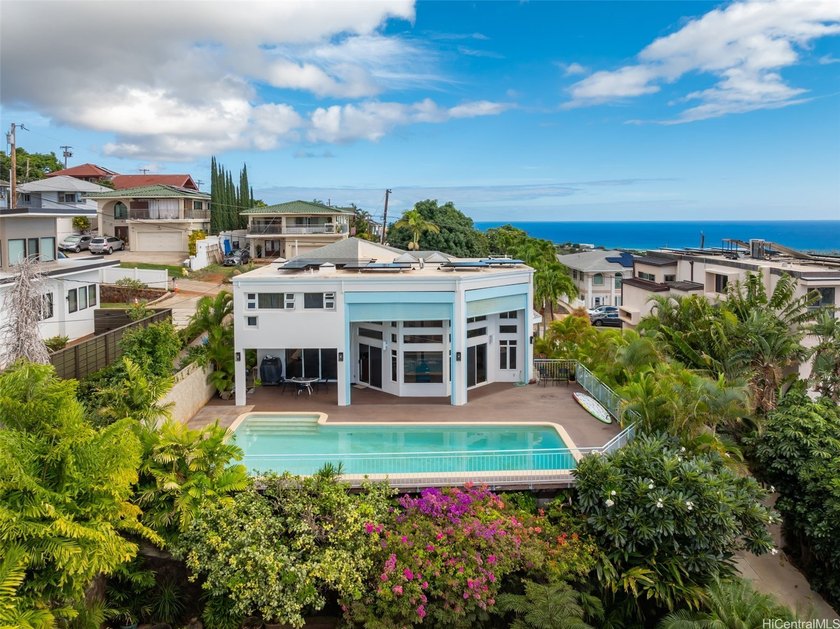 Perched in the desirable lower section of Wilhelmina Rise, this - Beach Home for sale in Honolulu, Hawaii on Beachhouse.com