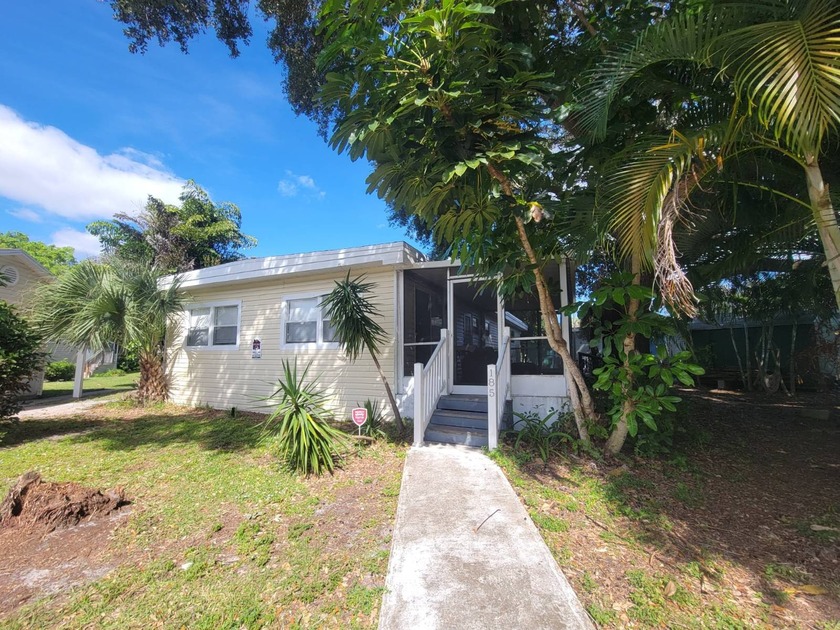 Centrally located in the heart of Palm Beach Gardens, this - Beach Home for sale in Palm Beach Gardens, Florida on Beachhouse.com