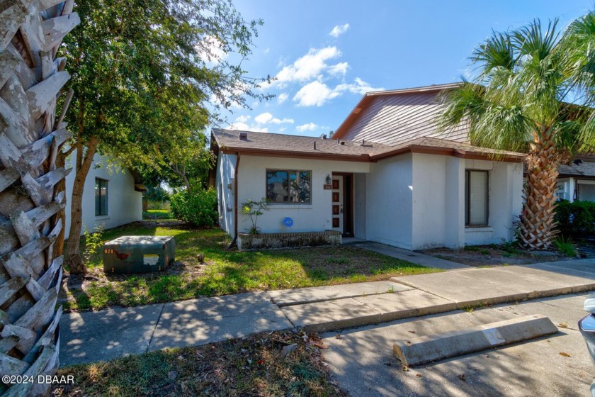 Tastefully updated townhome in the Forest Lake community - - Beach Townhome/Townhouse for sale in Daytona Beach, Florida on Beachhouse.com