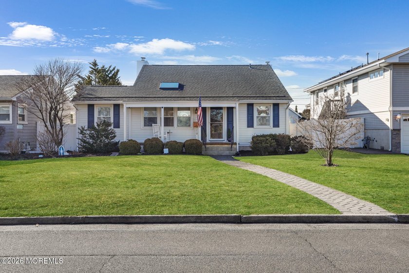 TWO BLOCKS TO POINT PLEASANT BEACHES WITH IN-GROUND POOL! This - Beach Home for sale in Point Pleasant Beach, New Jersey on Beachhouse.com