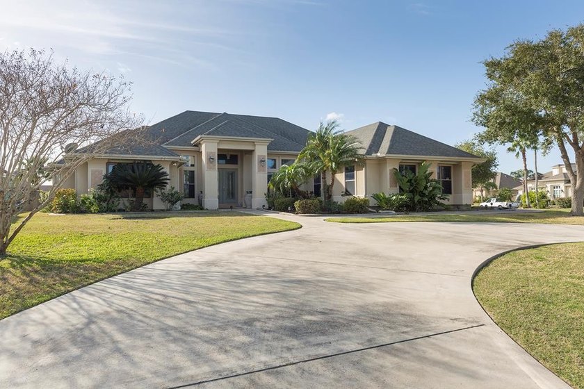 Priced way below market value on the golf course!! Welcome to - Beach Home for sale in Laguna Vista, Texas on Beachhouse.com