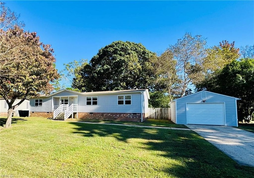 Welcome home to this 3-bed, 2-bath, 1,774 sq ft property on a 0 - Beach Home for sale in Yorktown, Virginia on Beachhouse.com