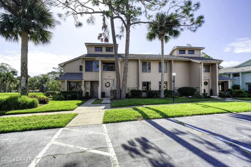 Welcome to this delightful and updated top-floor condo in - Beach Condo for sale in Daytona Beach, Florida on Beachhouse.com