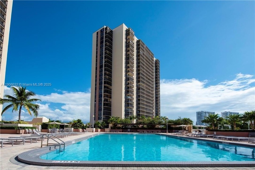 CENTRALLY LOCATED IN THE HEART OF AVENTURA, THIS WELL MAINTAINED - Beach Condo for sale in Aventura, Florida on Beachhouse.com