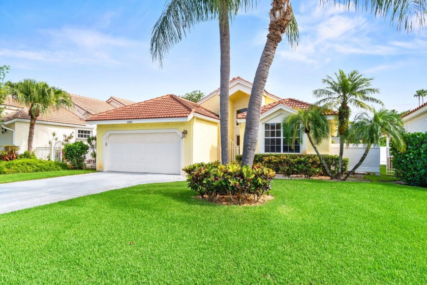 Charming Single-Family Home in Eastpointe Country Club - - Beach Home for sale in Palm Beach Gardens, Florida on Beachhouse.com