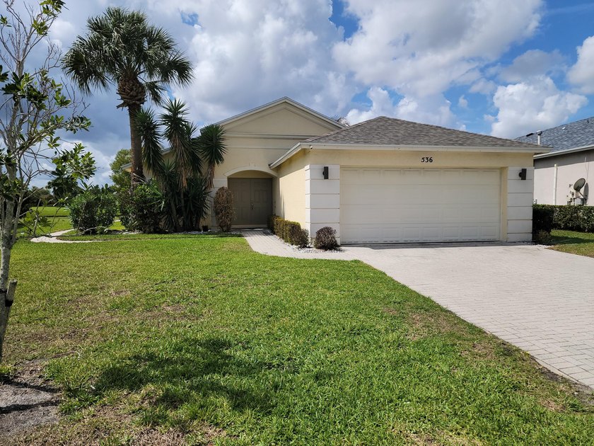 Come check out this 3-bedroom, 2-bath home with a 2-car garage - Beach Home for sale in Port Saint Lucie, Florida on Beachhouse.com