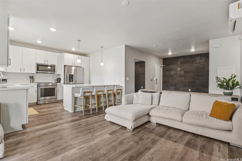 **LOWEST PRICED 2-BEDROOM W/ GARAGE IN HO'OPILI** This highly - Beach Condo for sale in Ewa Beach, Hawaii on Beachhouse.com