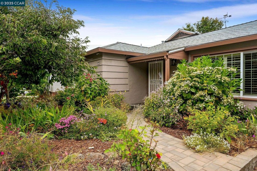 Welcome to 16063 Berkshire in Castro Valley! Nestled in a - Beach Home for sale in San Leandro, California on Beachhouse.com