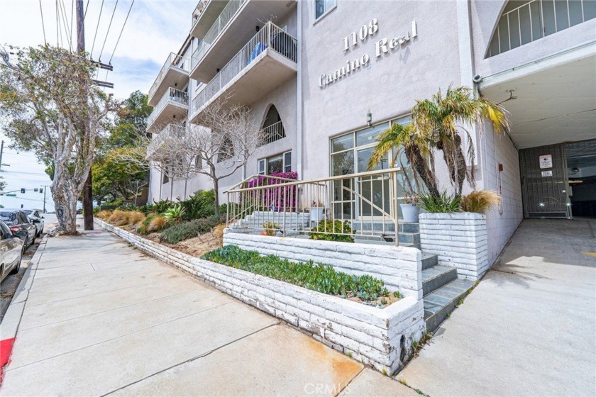 BEAUTIFULLY REMODELED CONDO Only 5 Minutes to the BEACH!!  This - Beach Condo for sale in Redondo Beach, California on Beachhouse.com