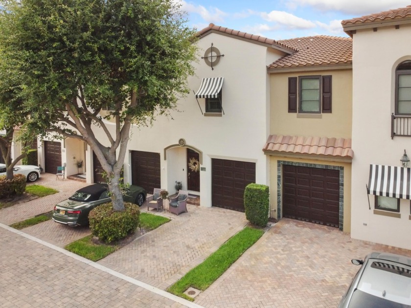 Discover coastal elegance in this exquisite townhouse featuring - Beach Townhome/Townhouse for sale in Hypoluxo, Florida on Beachhouse.com