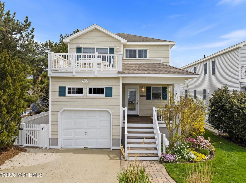 Beautiful, like new, 2 story reversed living contemporary - Beach Home for sale in Long Beach Island, New Jersey on Beachhouse.com