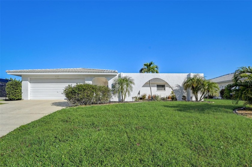 Welcome to this stunning 2-bedroom, 2-bathroom home with a den - Beach Home for sale in Englewood, Florida on Beachhouse.com