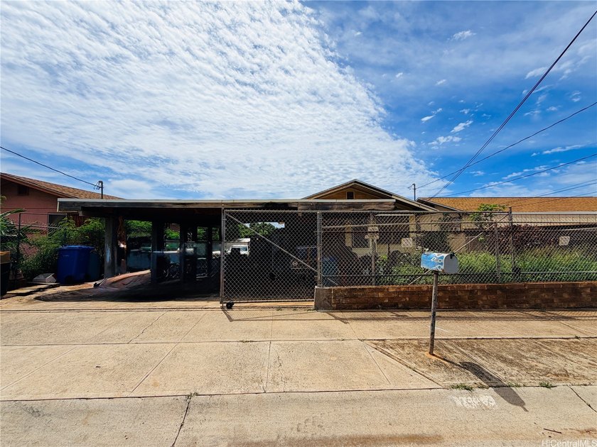 Spacious home with additional living space in the back of the - Beach Home for sale in Waianae, Hawaii on Beachhouse.com
