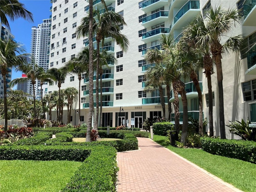 Don't miss this amazing opportunity! Live the beach life or - Beach Condo for sale in Hollywood, Florida on Beachhouse.com
