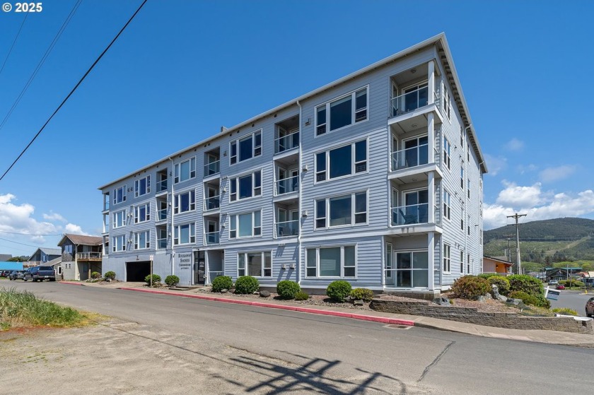 TRANSFERABLE Short Term Rental License! Nicest in the building - Beach Condo for sale in Rockaway Beach, Oregon on Beachhouse.com