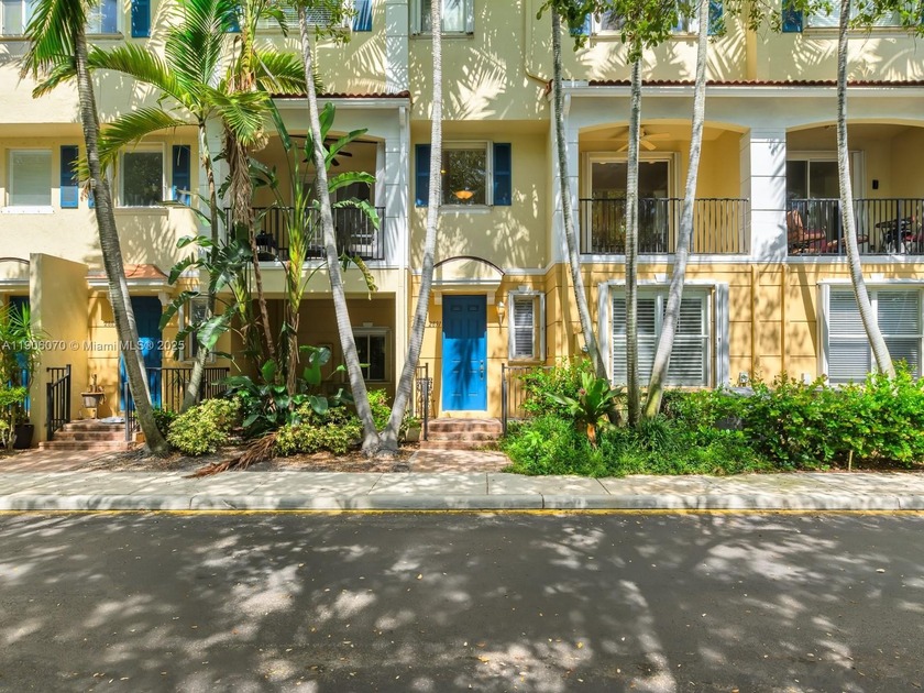 Spacious 3-Bedroom + Office Lakeview Townhome! Welcome to luxury - Beach Townhome/Townhouse for sale in Boynton Beach, Florida on Beachhouse.com