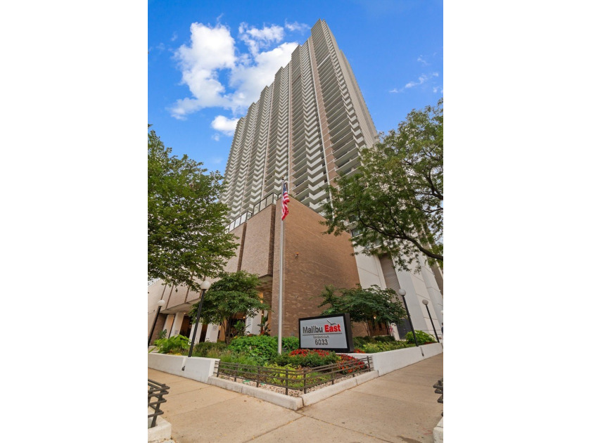 Lakefront Living with Sweeping Views! Enjoy stunning - Beach Condo for sale in Chicago, Illinois on Beachhouse.com
