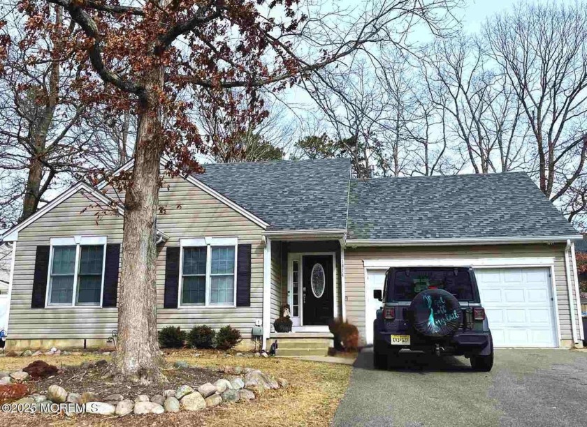 Step into this beautifully renovated 3-bedroom, 2-bathroom home - Beach Home for sale in Manahawkin, New Jersey on Beachhouse.com