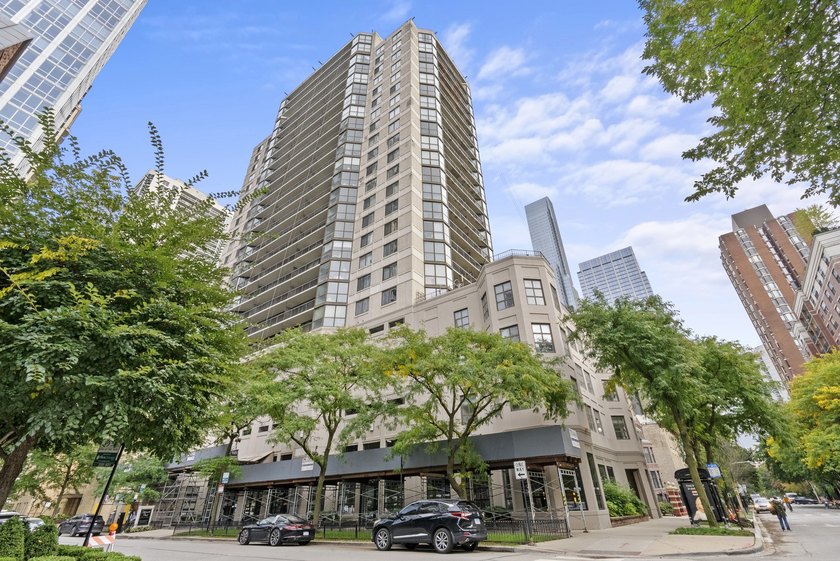 Gold Coast 1Bed with private balcony + skyline views and - Beach Condo for sale in Chicago, Illinois on Beachhouse.com