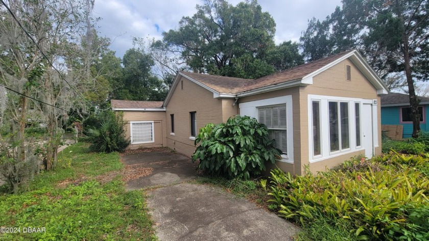 Calling All Investors! Great opportunity for a fix and flip or - Beach Home for sale in Daytona Beach, Florida on Beachhouse.com