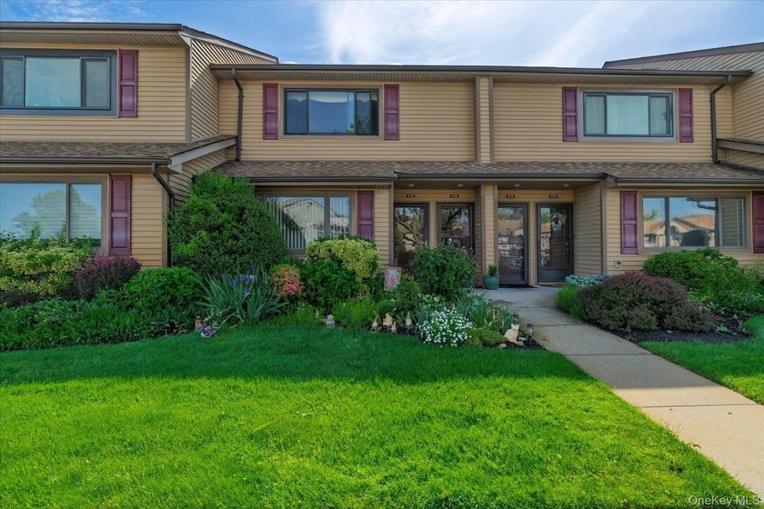 Experience the perfect blend of luxury and tranquility in The - Beach Home for sale in Oceanside, New York on Beachhouse.com