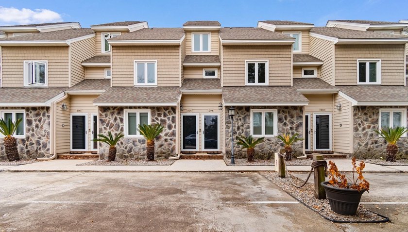 Located in the desirable Greystone community in Myrtle Beach - Beach Condo for sale in Myrtle Beach, South Carolina on Beachhouse.com