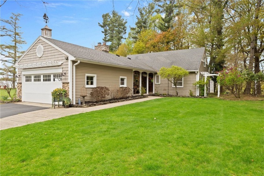 Paradise found right here in Webster NY! Located at the end of a - Beach Home for sale in Webster, New York on Beachhouse.com