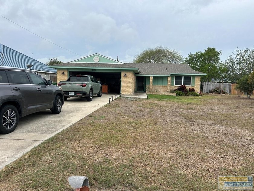 Welcome to this well-maintained 3-bedroom, 2-bath brick home - Beach Home for sale in Laguna Vista, Texas on Beachhouse.com