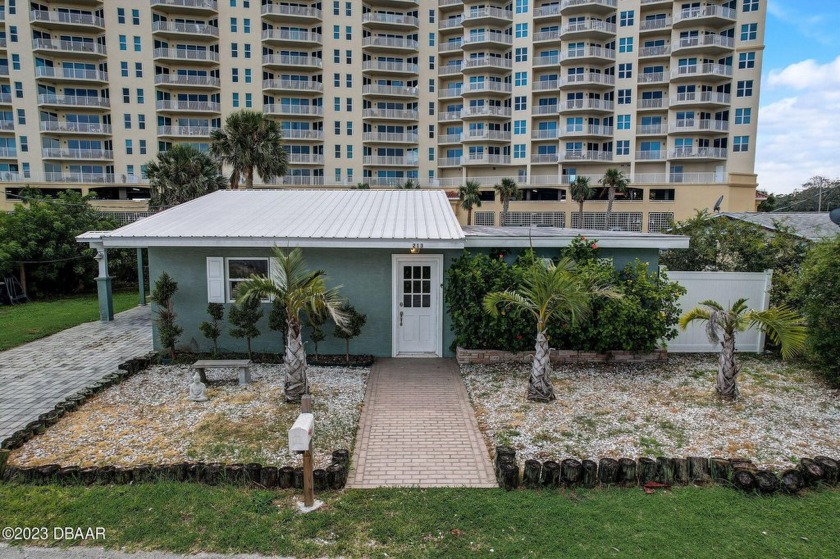 Direct access to the Intracoastal Waterway! This adorable, open - Beach Home for sale in South Daytona, Florida on Beachhouse.com