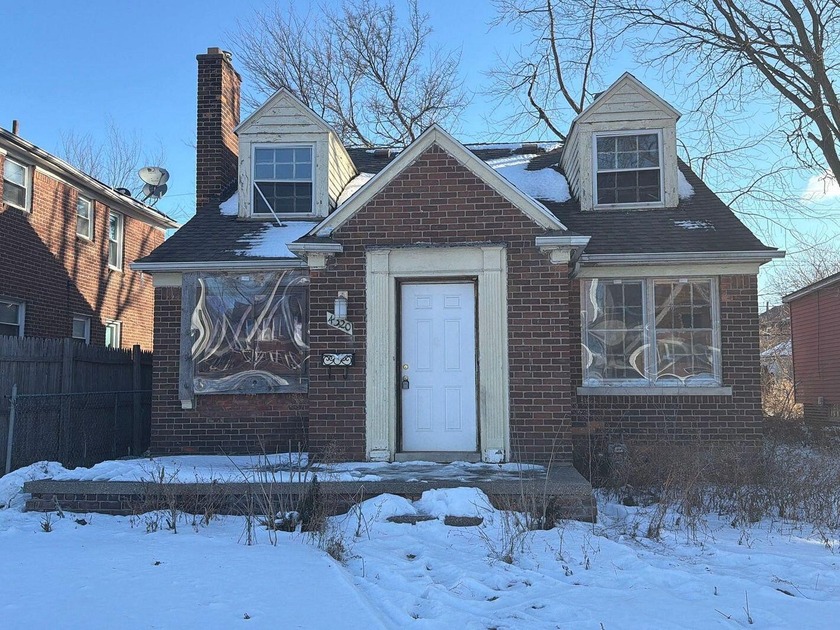 This brick single-family fixer-upper offers a flexible 2-3 - Beach Home for sale in Detroit, Michigan on Beachhouse.com