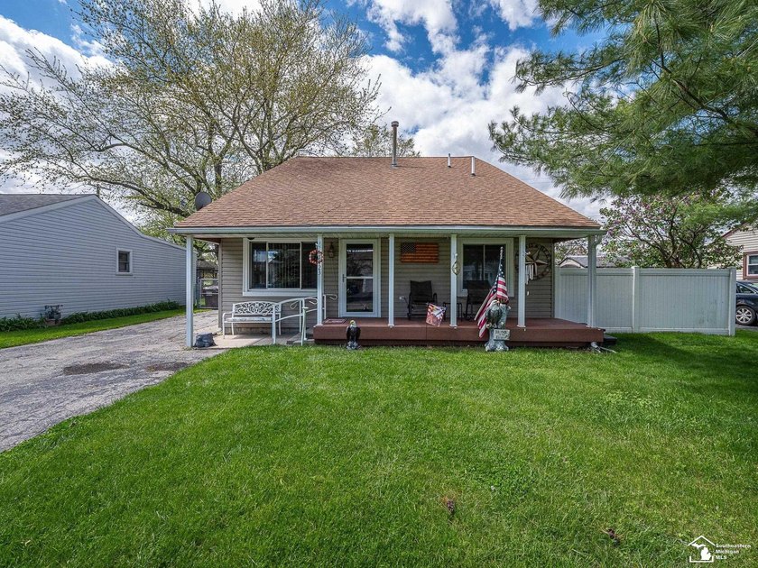 This home in State Park Subdivision is ready for a new owner - Beach Home for sale in Monroe, Michigan on Beachhouse.com