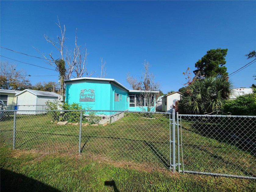 Weeki Wachee Gardens is truly a gem! This is a great location to - Beach Lot for sale in Weeki Wachee, Florida on Beachhouse.com