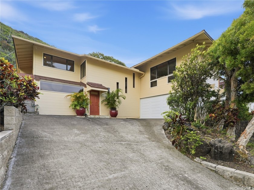 Tucked along a quiet street in Niu Valley, this nearly 3,000sf - Beach Home for sale in Honolulu, Hawaii on Beachhouse.com