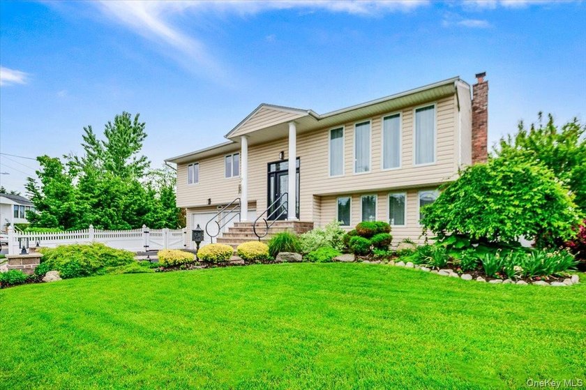 Located in the exclusive Madison section of Oceanside, this - Beach Home for sale in Oceanside, New York on Beachhouse.com