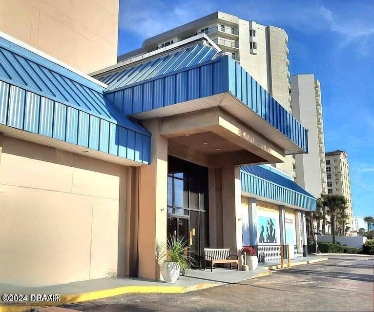 You will love this large end unit at Castaways, on the 3rd floor - Beach Acreage for sale in Daytona Beach, Florida on Beachhouse.com