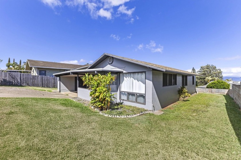 Excellent opportunity to personalize this classic home in sunny - Beach Home for sale in Pukalani, Hawaii on Beachhouse.com
