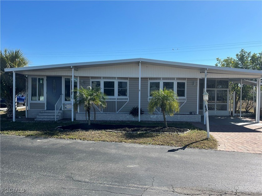 Come make this beautifully remodeled home YOURS!!!. NEW FLOORS - Beach Home for sale in North Fort Myers, Florida on Beachhouse.com